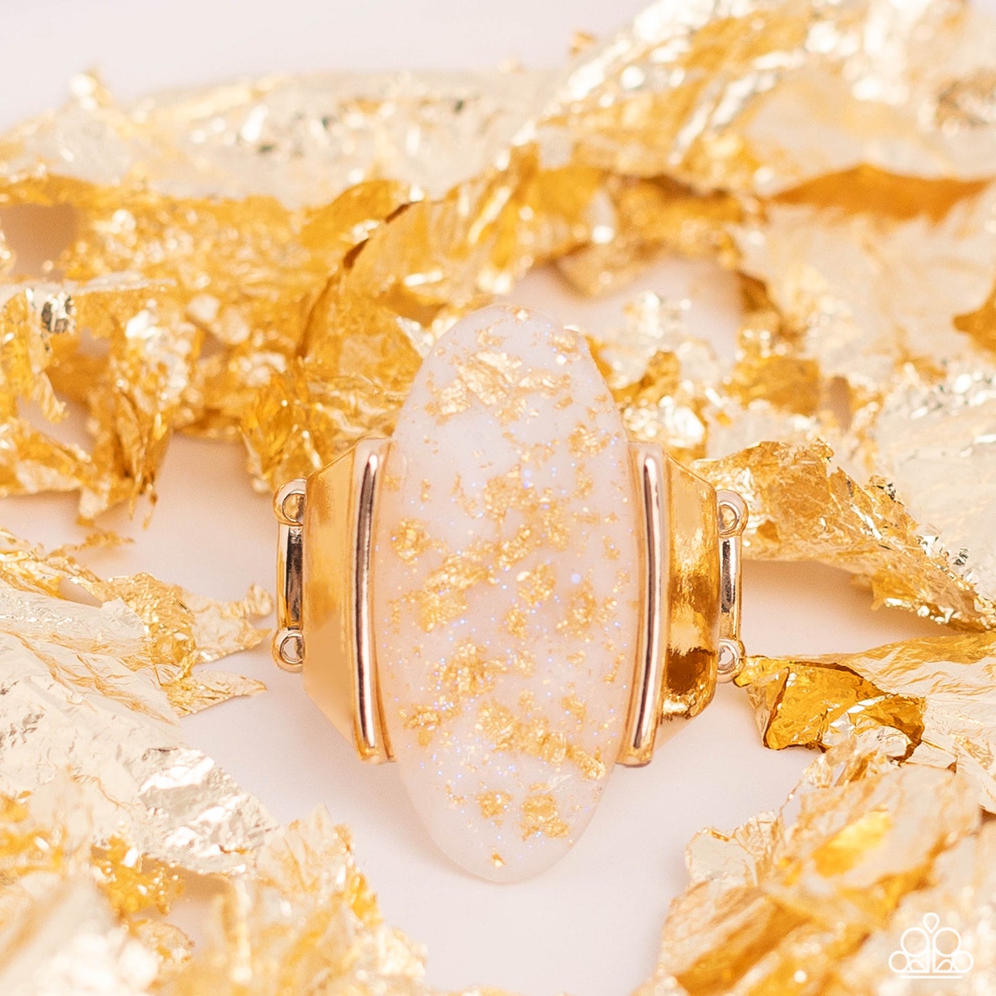 Shimmery Sovereign - White / Gold ring