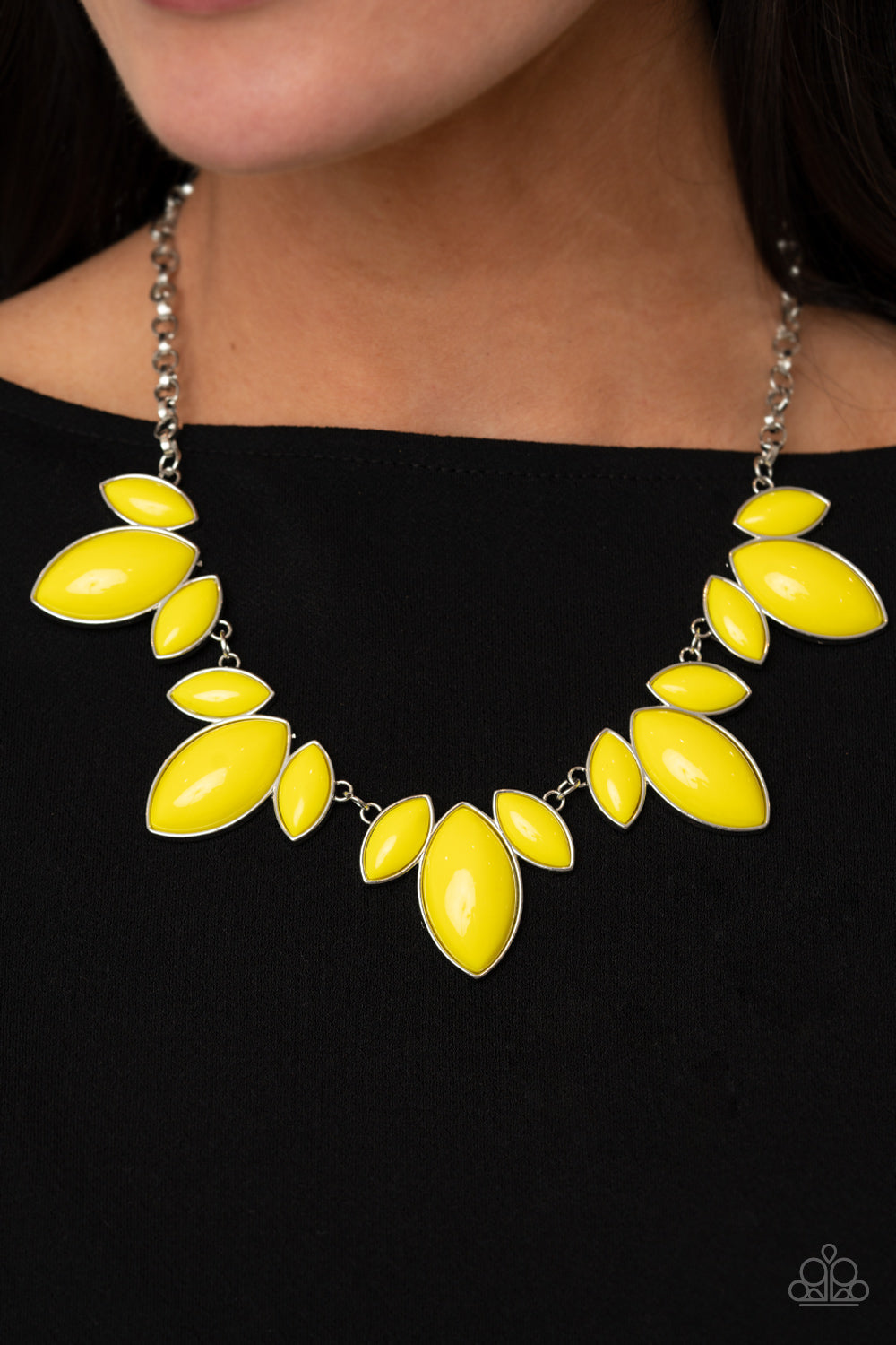 Viva La Vacation - Yellow Necklace Earring Set