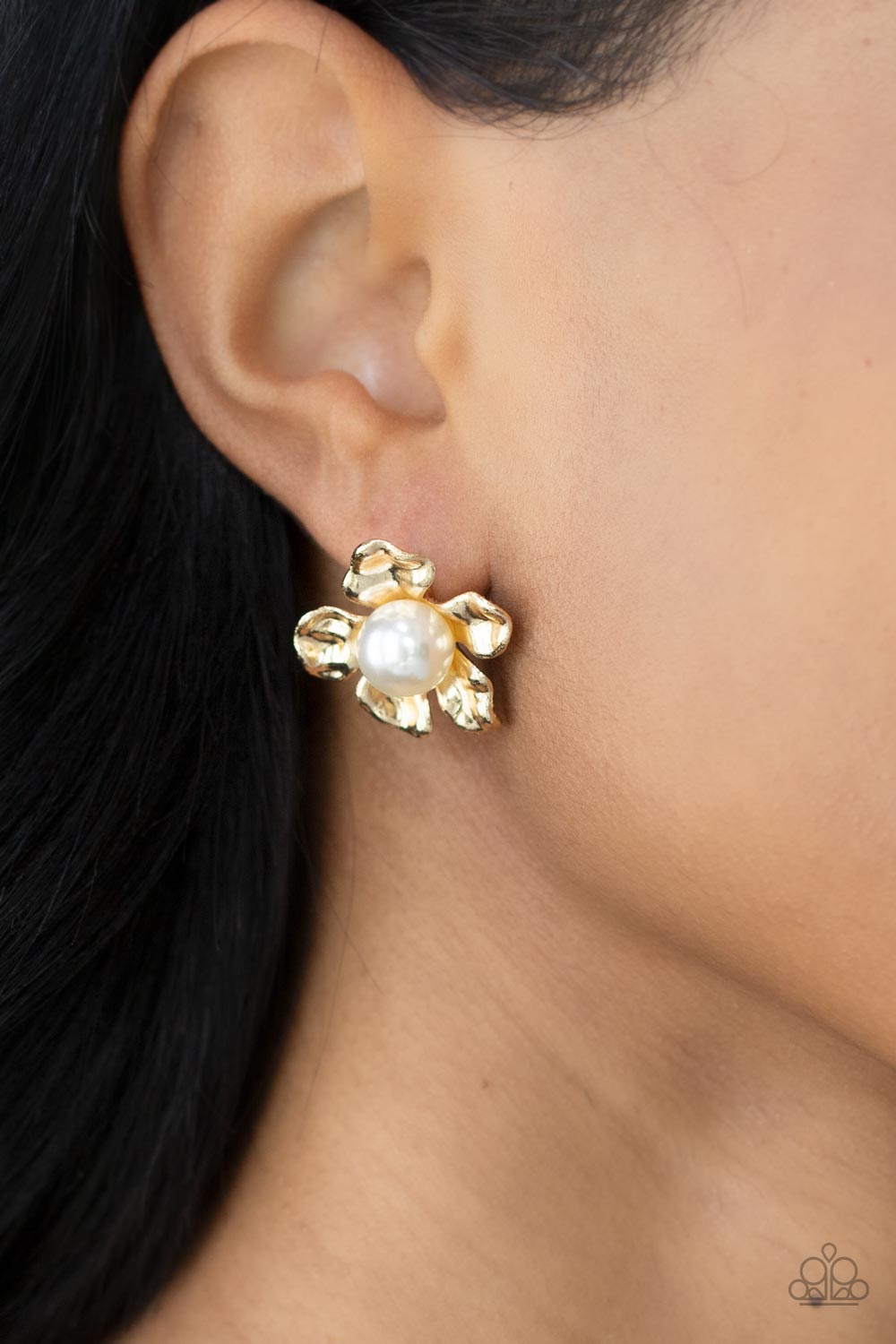 Apple Blossom Pearl - Gold Earring