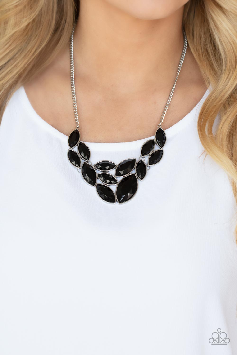 Glitzy Goddess - Black Necklace Earring Set