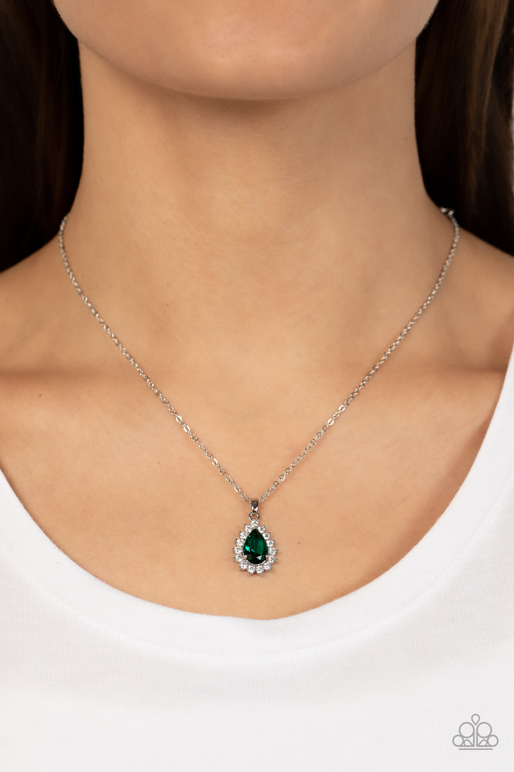 A Guiding SOCIALITE  Green Necklace