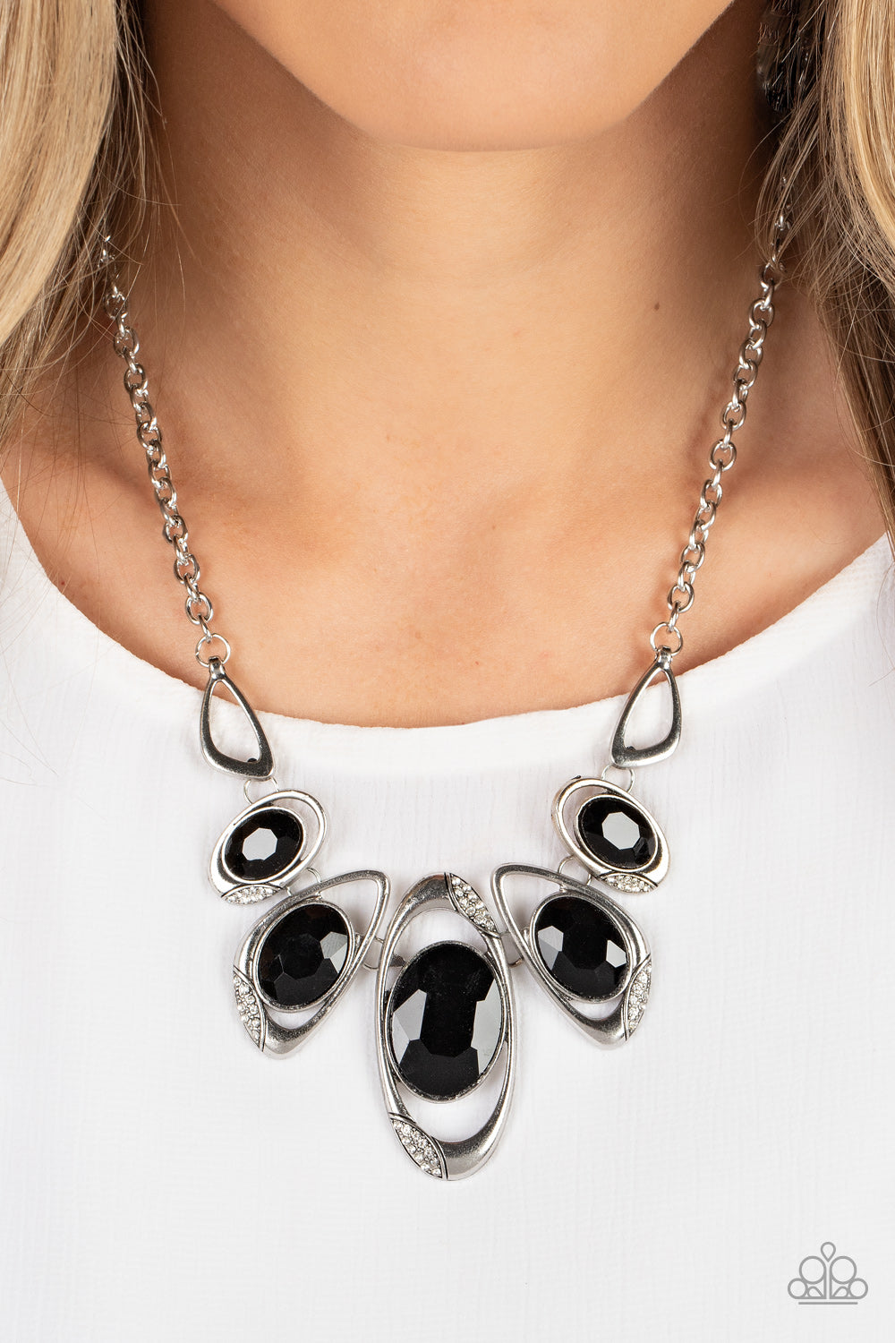 Hypnotic Twinkle - Black Neclace Earring Set